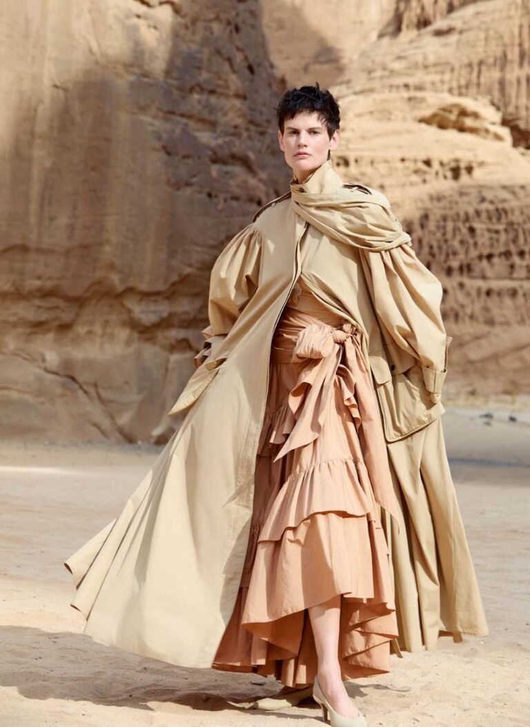 Desert Luxury: Earth-Toned Fashion Becomes the Season’s Ultimate Statement